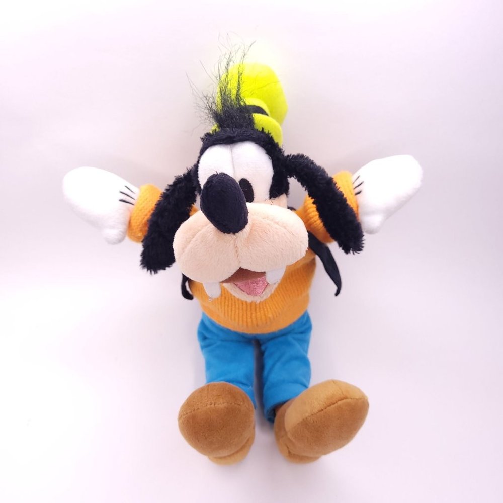 Disney Parks Exclusive Goofy Plush Toy